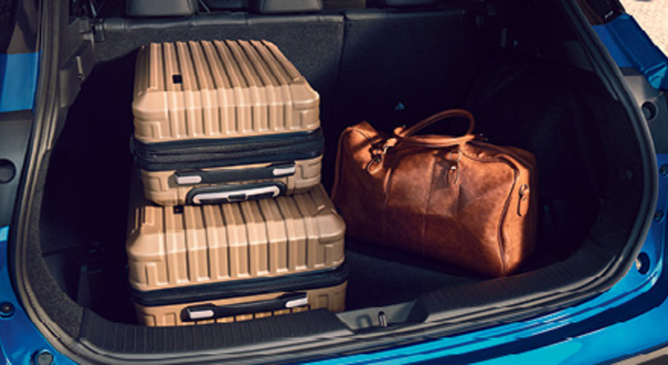 Nissan Qashqai open boot with luggage 